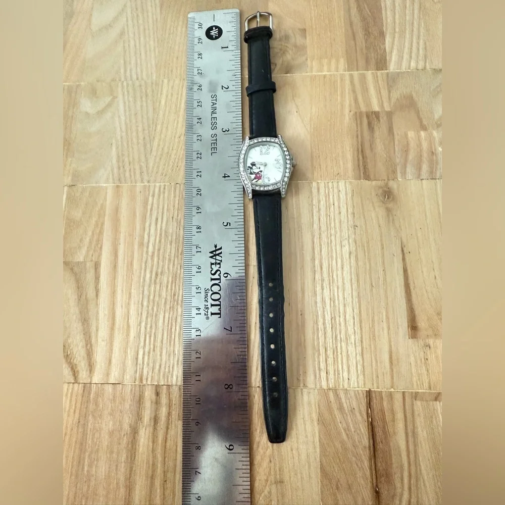 Disney SII Seiko ladies silver tone Mickey Mouse crystal watch NEW BATTERY
